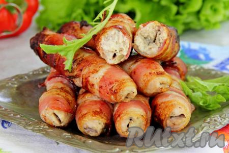 А вот как сочный, аппетитный люля-кебаб, жаренный в беконе на мангале, выглядит в разрезе. Угощайтесь!