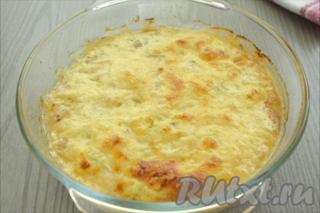 Снова отправляем форму с запеканкой в духовку, готовим при температуре 180 градусов 10 минут.