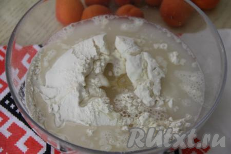 Сразу влить растительное масло.&nbsp;