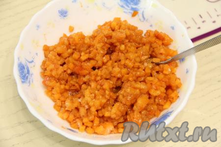 Перемешать абрикосы с сахаром и начинка для вареников готова.&nbsp;