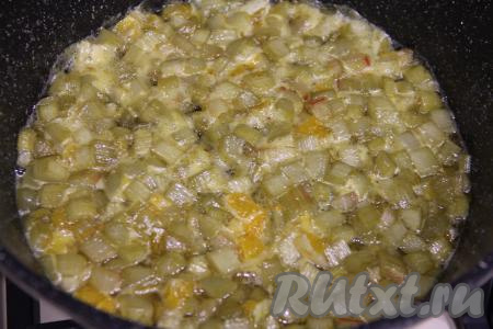 Готовое варенье получится в меру густым, ревень станет прозрачным.&nbsp;