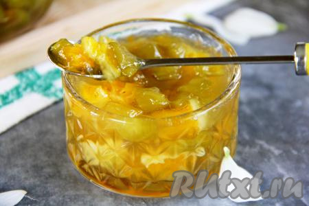 Зимой это красивое, вкусное варенье с нежной кислинкой ревеня и приятным ароматом апельсина станет замечательным дополнением к чаю или различным блюдам (например, к вареникам, сырникам, блинам).