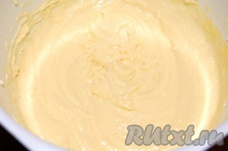 Получится светлая, нежная масса.