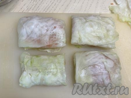 Постепенно сформировать все 7 голубцов с начинкой из фарша.&nbsp;