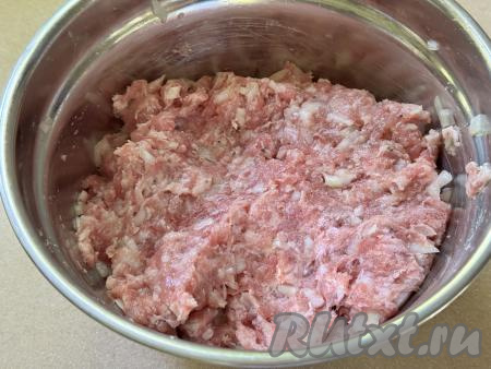 Тщательно вымесить фарш.&nbsp;