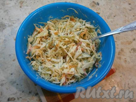 Хорошенько салат перемешать.