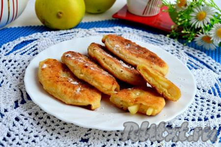 Жареные творожные пирожки с яблоками