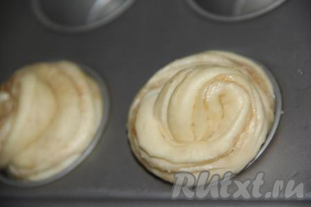 На фото видно, как увеличились у меня кексы "Краффины" по истечении 2 часов. Тесто хорошо поднимется.