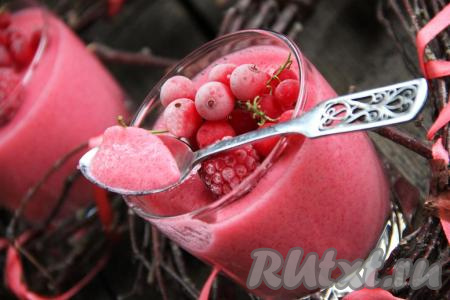 Вот такой воздушный и красивый смородиновый мусс, приготовленный с добавлением желатина, получился у меня.