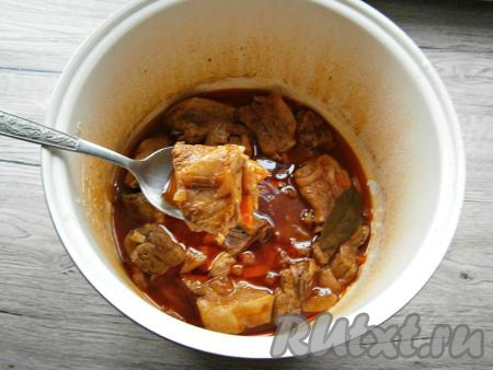 Закрыть мультиварку крышкой и выставить программу "Тушение" на 1 час 10 минут.&nbsp;