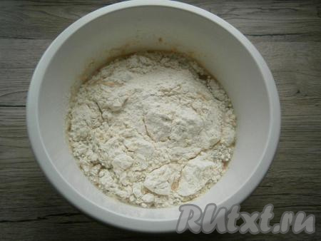 Добавить муку.