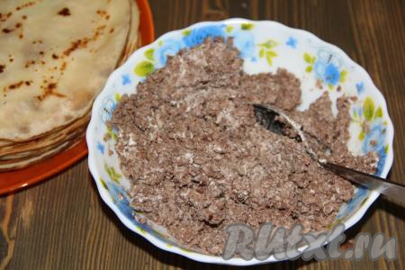 Хорошо перемешать начинку.