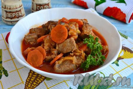 Свинина, тушеная с томатной пастой