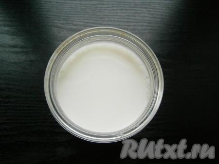 Молоко смешать с водой.