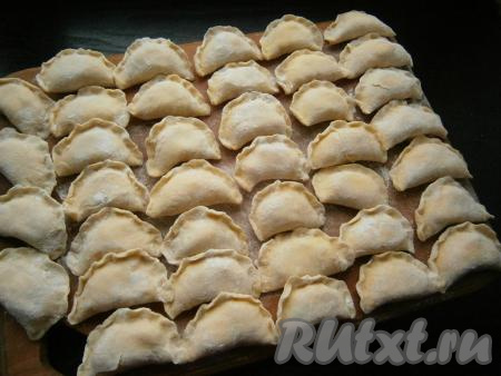 И затем слепить вареники обычным способом.