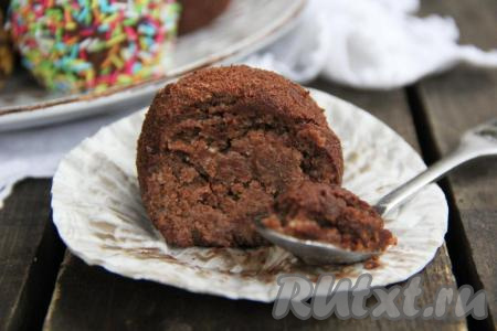 Пирожное "Картошка", приготовленное из бисквита по этому рецепту, получается очень вкусным, нежным и мягким.&nbsp;