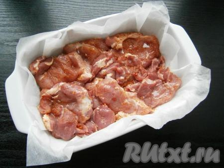Сверху разместить мясо.