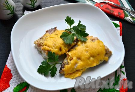 Скумбрия, запеченная с сыром в духовке