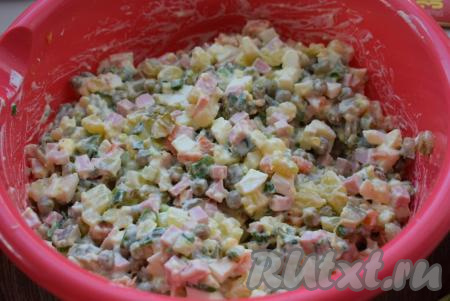 &nbsp;Перемешать салат и поставить в холодильник охладиться, примерно, на 1 час.