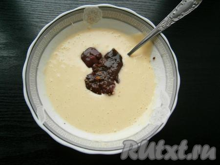 Кляр должен быть похож по консистенции на жидкую сметану.&nbsp;Каждый кусочек печени опускать в кляр.