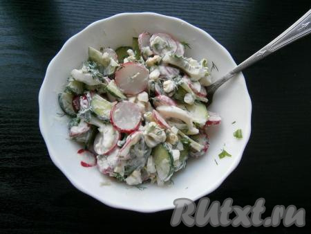 Салат хорошо перемешать.