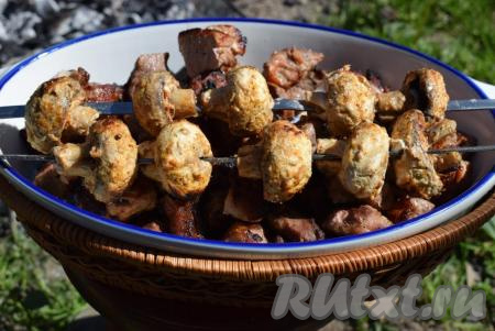 Шашлык из шампиньонов на мангале
