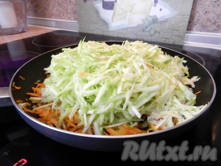 Добавить кабачки.