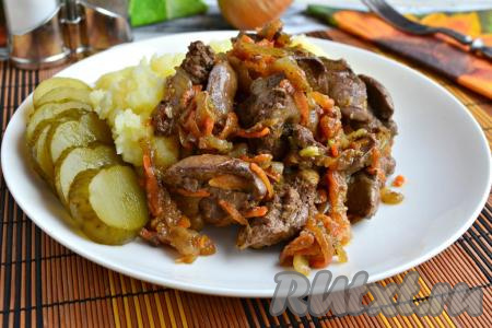 Рецепт куриной печени, тушёной с луком и морковью