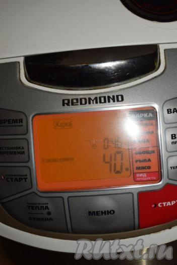 Включаем мультиварку на режим "Жарка", выбираем вид продукта "Мясо".