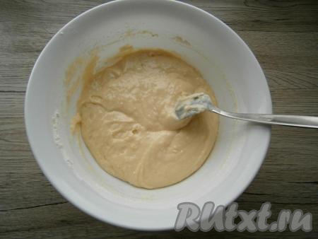 Замесить похожее на густую сметану тесто.