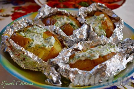 Картошка, запеченная в фольге в духовке, с начинкой 