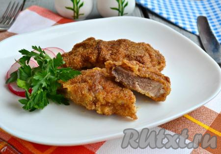 Свинина в панировке на сковороде