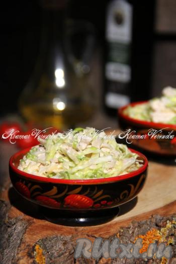 Салат из свежей капусты с куриной грудкой 