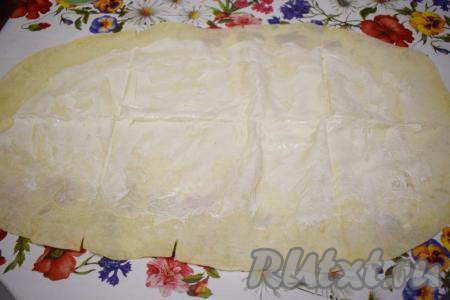 &nbsp;Лаваш смазываем майонезом, оставляя края чистыми.