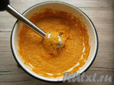 И далее&nbsp;пюрировать погружным блендером до состояния икры-пюре.&nbsp;Затем&nbsp;в овощную икру добавить сахар, уксус и, если нужно, досолить по вкусу, перемешать.