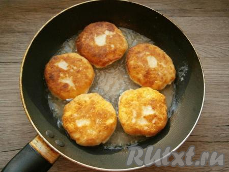 Жарятся они не долго - минуты по 2 с каждой стороны и отлично прожариваются.