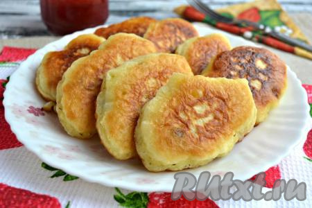 Пышные оладьи на кефире с изюмом