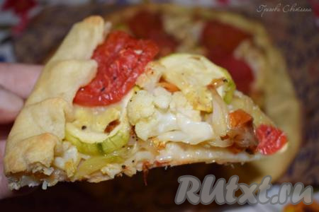 Подаем галету теплой или остывшей - в любом случае будет вкусно. Насыщенный вкус разнообразных овощей в сочетании с тонким хрустящим тестом дают прекрасный результат!