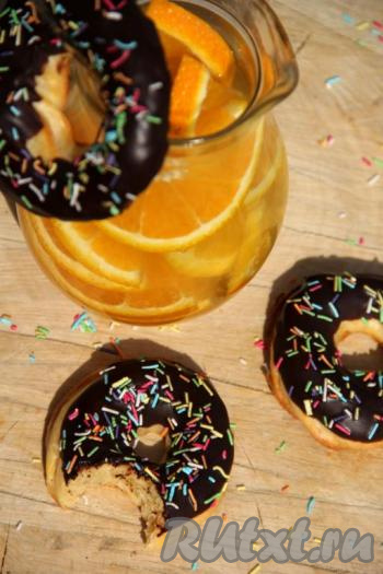 Подать вкусные и красивые заварные кольца к столу. Эти нежные пирожные, наверняка, оценят ваши близкие и вы еще не раз вернетесь к этому рецепту.