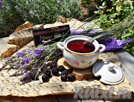 Наш соус готов, переливаем его в соусник и даем остыть.