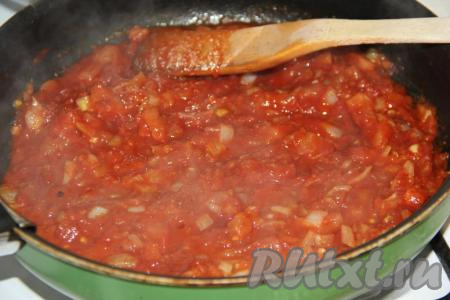 Всё хорошо перемешать и потушить минуты 3&nbsp;на небольшом огне.