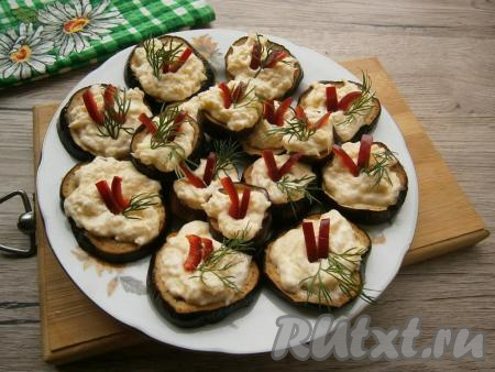 И затем украсить кусочками сладкого болгарского перца и зеленью.