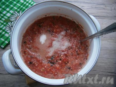 Добавить соль и сахар.