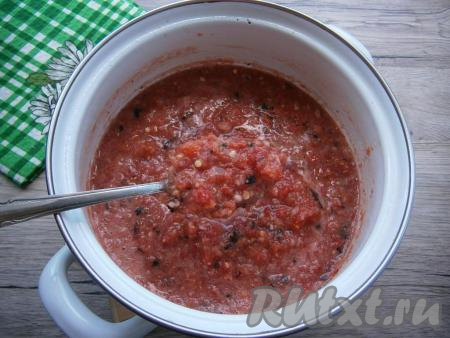 Аджику хорошенько перемешать.