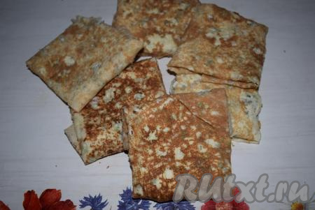 Таким образом подготавливаем все 6 квадратиков лаваша.