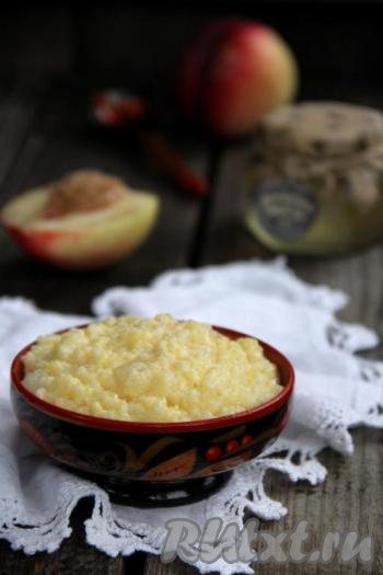 Очень вкусная, сытная и полезная кукурузная каша, сваренная на молоке и воде, готова, к столу подаём в горячем виде. Это блюдо понравится всей вашей семье, попробуйте!