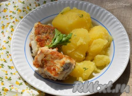 К такой рыбке я подала отварной картофель, получилось очень вкусно и сытно.