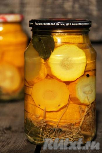 Вот такие красивые и солнечные получились кабачки, маринованные по-болгарски на зиму. Очень вкусная заготовка, попробуйте!