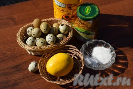Подготовим продукты для приготовления домашнего майонеза из перепелиных яиц.
