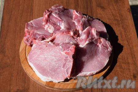 Зачистить кусочки от жира и снять&nbsp;кожицу.